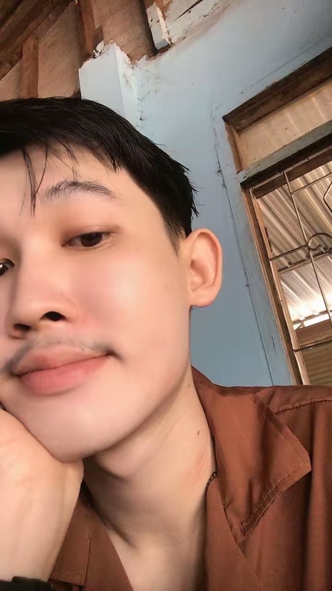 ເຫງົາເດ້ແຊທຫລິ້ນນຳແນ່