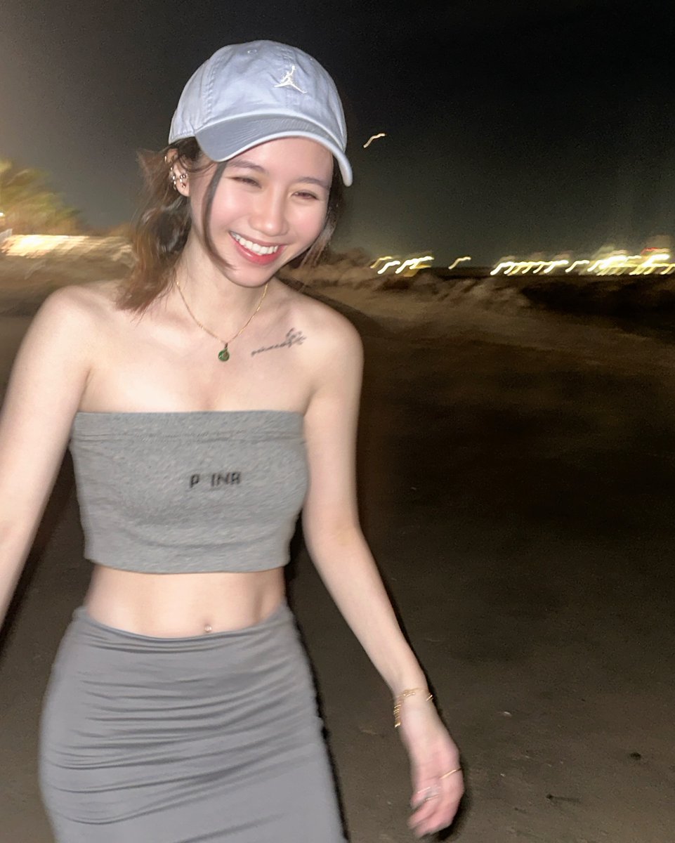 Bernice3798's tweet photo. The camera wasn't pointed at me but I was shining ✨🌟 https://t.co/Lx749SUpIl