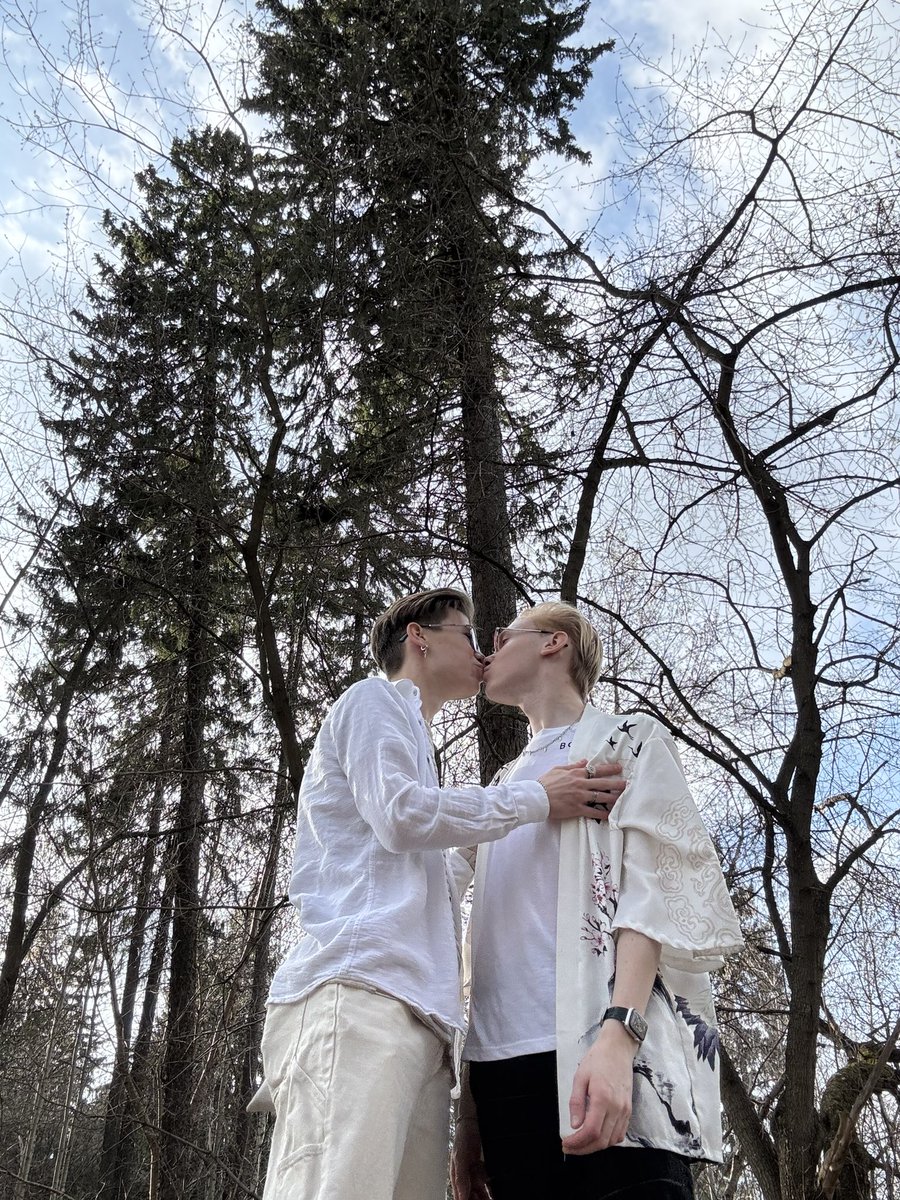 _NaughtyPaws_'s tweet photo. Love is when you’re standing in the middle of the woods, holding him close, and there’s nowhere else you’d rather be.

#spring #us #kiss #forestmagic #love #softmoments https://t.co/fdIKrzLAXq