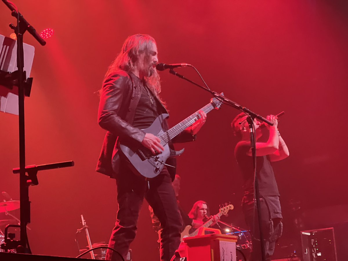 Soundtrack1976's tweet photo. Some pics of @bearmccreary 1st gig of the Themes Amd Variations Tour at the O2 Indigo on 18h April 2025. Told ya I was front row!
#O2Indigo
#BearMcCreary
#ThemesAndVariationsTour https://t.co/83hgQrZpZZ