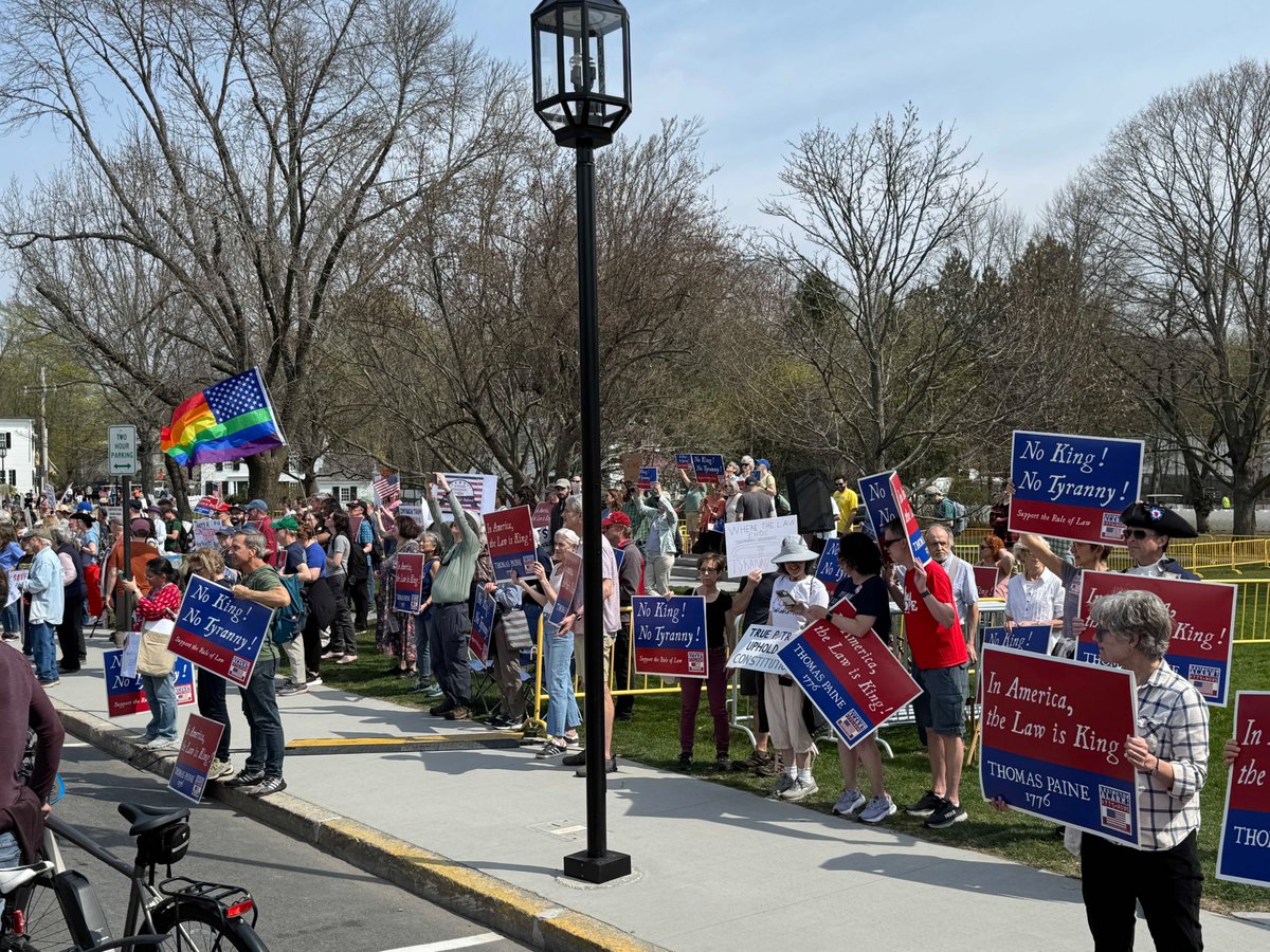 StevenRSinger's tweet photo. Yes, we were honoring his bravery in #Lexington, reminding people he was sounding the alarm against tyranny and for the rule of law. #nokings #democracy #lexingtonalarm https://t.co/VAuVchTqMs