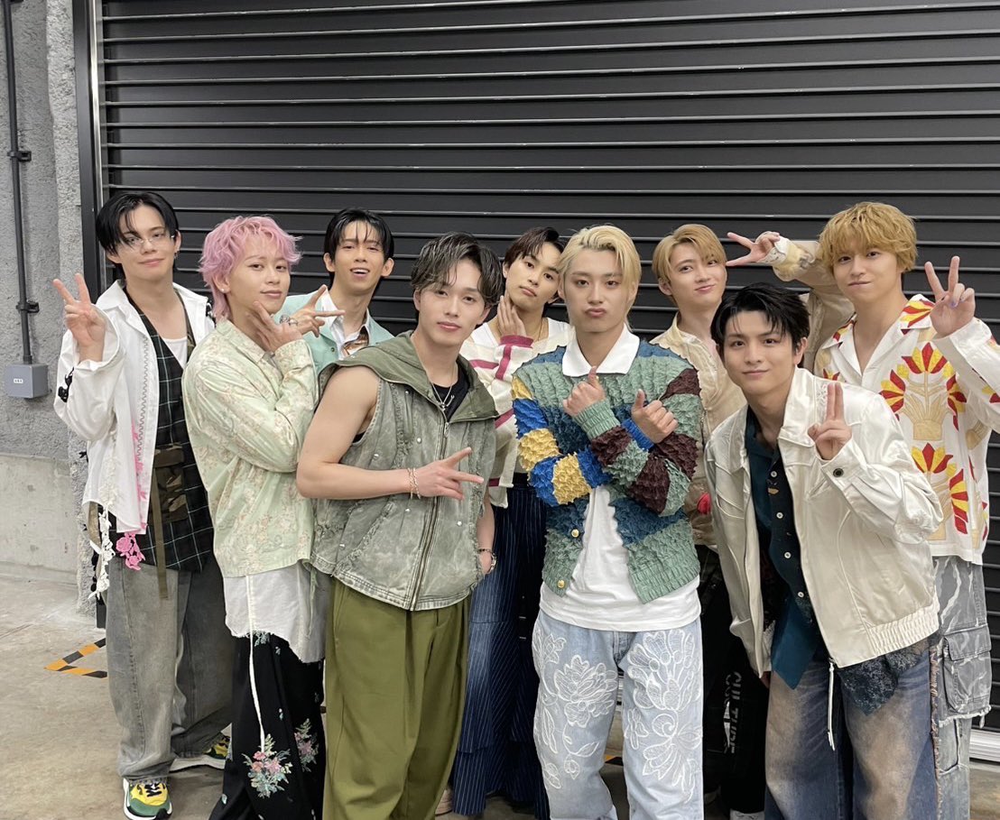 超特急 OFFICIAL (@sd_bt) on Twitter photo \ありがとうございました!/
『VS.超特急』4/19(土)&20(日)
ご乗車頂いた皆さん、ありがとうございました!!✨
またのご乗車お待ちしております!🚅
▼セトリプレイリスト公開中!▼
bullettrain.lnk.to/25041920playli…
<a href="/vs_bullettrain/">VS.超特急【公式】</a>
#VS超特急
#超特急 \ありがとうございました!/
『VS.超特急』4/19(土)&20(日)
ご乗車頂いた皆さん、ありがとうございました!!✨
またのご乗車お待ちしております!🚅
▼セトリプレイリスト公開中!▼
bullettrain.lnk.to/25041920playli…
<a href="/vs_bullettrain/">VS.超特急【公式】</a>
#VS超特急
#超特急