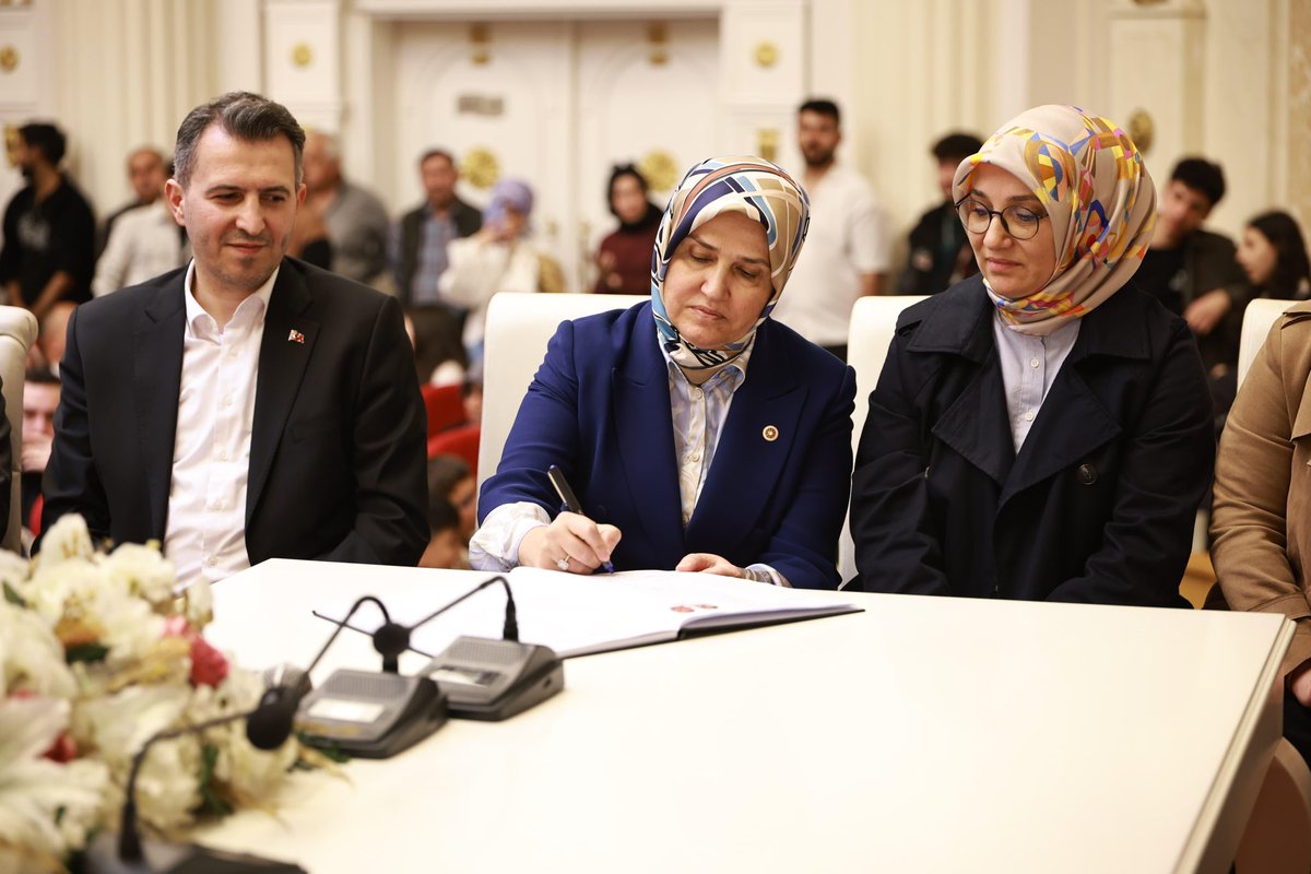 alitombastr's tweet photo. Fatma ile Hasan'ın nikâhlarını kıydık.

Amil ve Yazıcı ailelerini tebrik eder; gençlerimize bir ömür mutluluklar dilerim. https://t.co/Jw6rofiW6d
