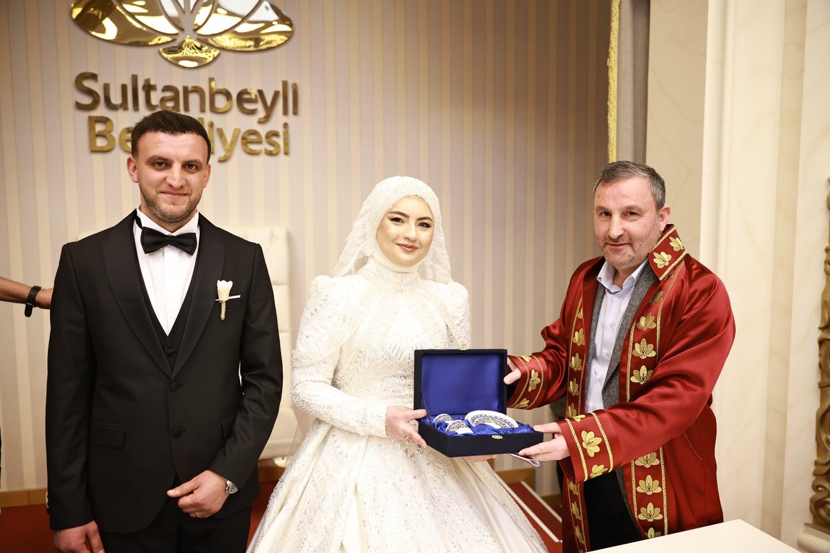 alitombastr's tweet photo. Fatma ile Hasan'ın nikâhlarını kıydık.

Amil ve Yazıcı ailelerini tebrik eder; gençlerimize bir ömür mutluluklar dilerim. https://t.co/Jw6rofiW6d