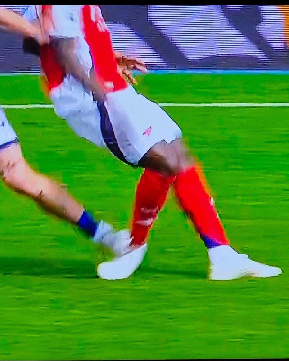 Thick as shit scum supporters now booing Saka!!!!