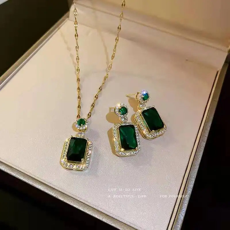 SwipeKart's tweet photo. Glow in green 💚✨
Our Emerald Elegance Jewelry Set brings out the queen in you — rich green stones, sparkling borders &amp; classic gold-tone shine.
Shop now 👉 https://t.co/bRqY0Jg422
#EmeraldVibes #ElegantJewelry #JewelrySet #LuxuryLooks https://t.co/AvAuhScTog