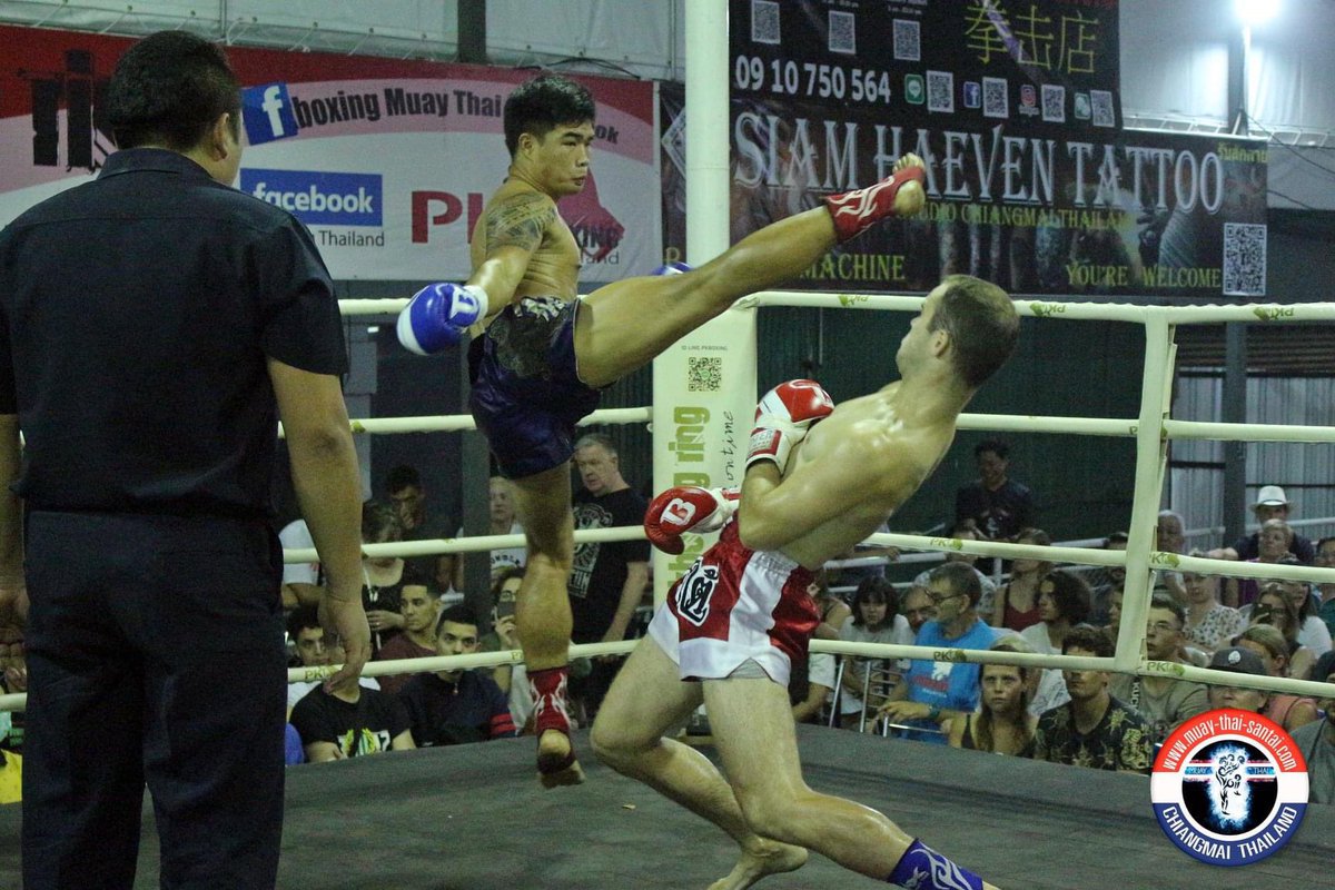 MuayIanGreer's tweet image. Lean back #Throwback #muaythai #nakmuay #muayfimeu