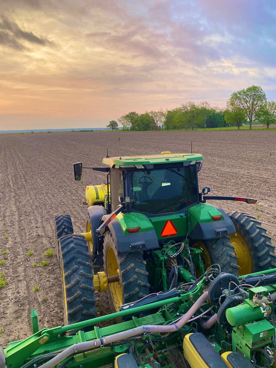 cropmaker79's tweet image. Very thankful this morning that we serve a living Savior.  He overcame the world and came out of the tomb. Hope everyone has a wonderful Easter.