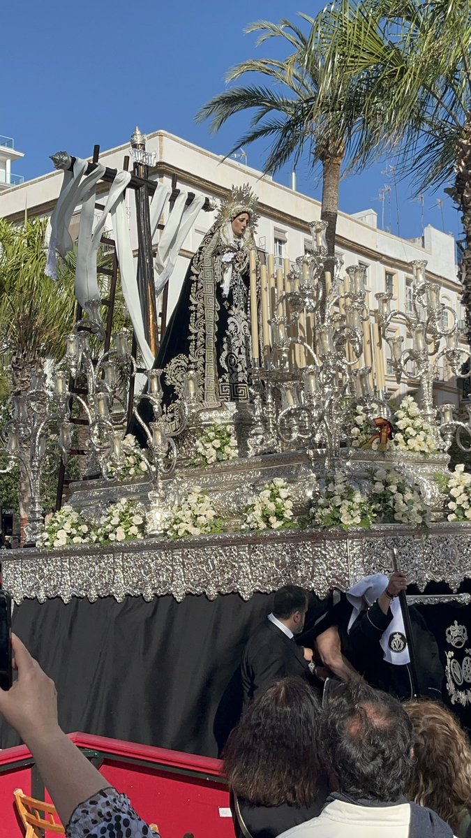 Cofradía del santo entierro Cádiz por Plaza san Juan de Dios 
#SemanaSanta2025 #cadiz #parati #soledad