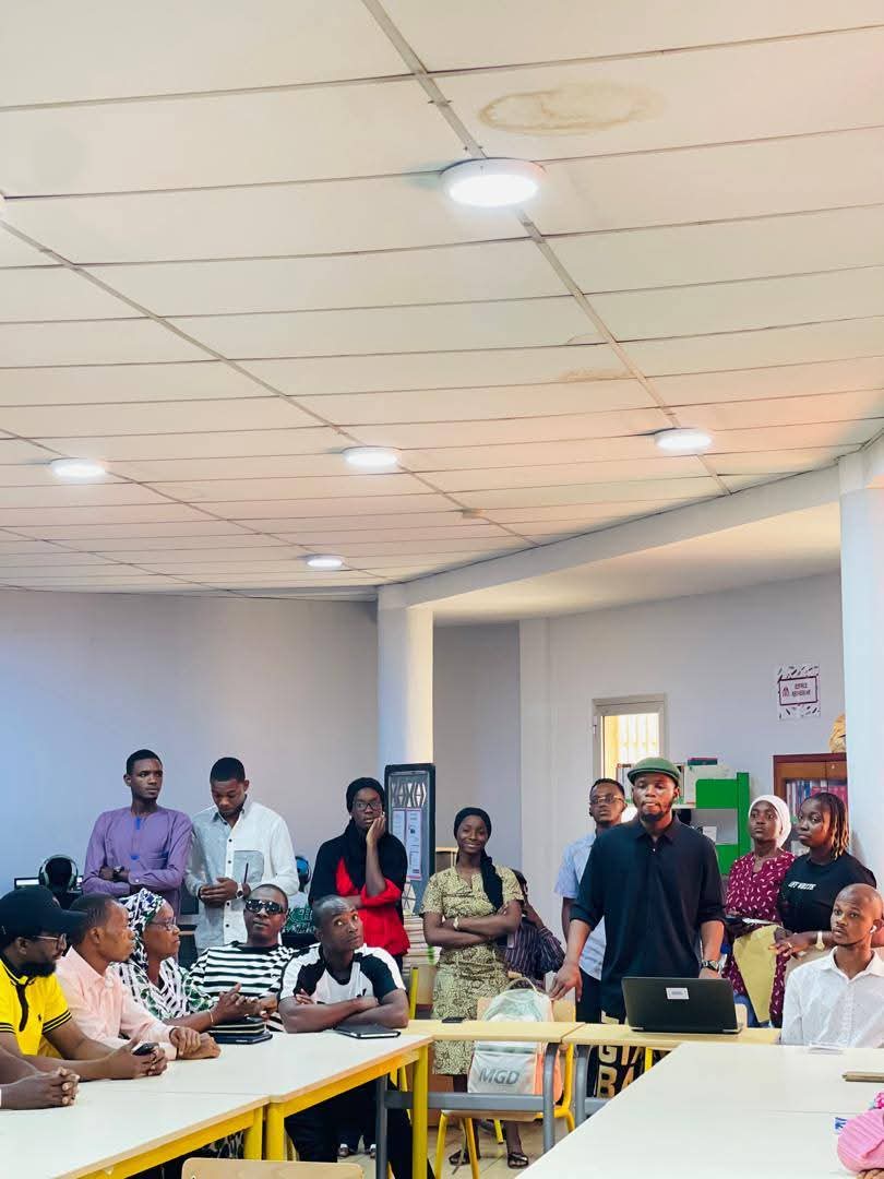 Club Littéraire CCFG tweet media