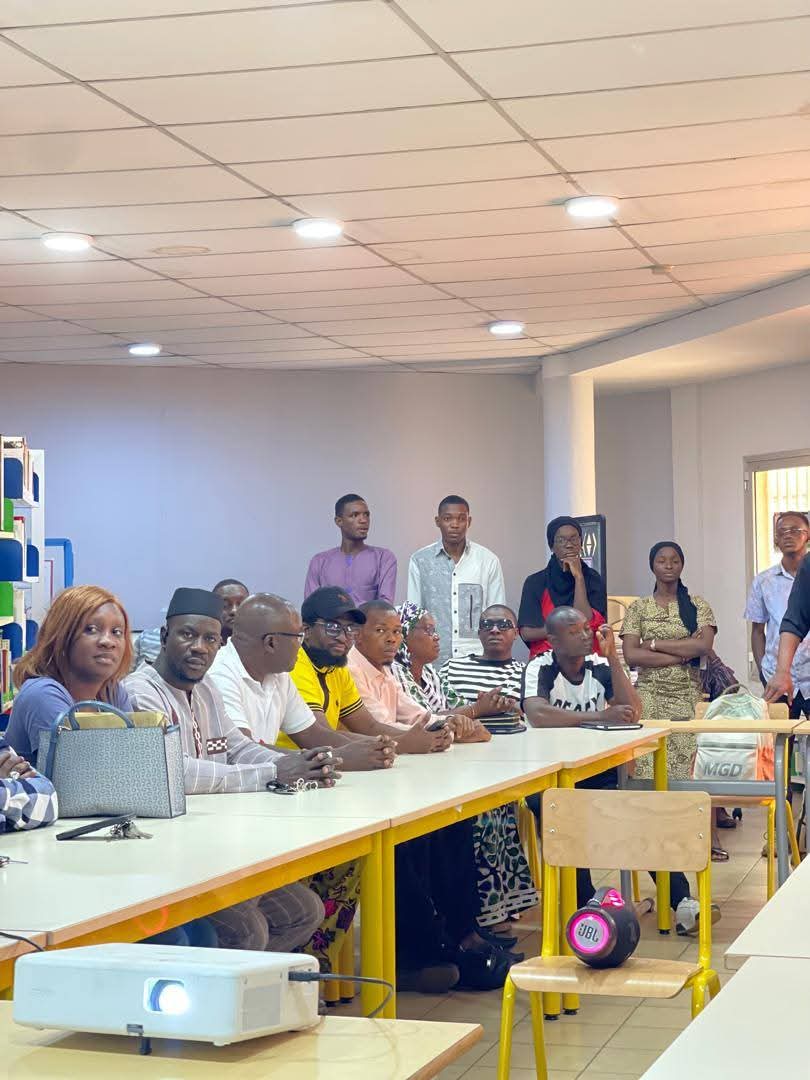 Club Littéraire CCFG tweet media