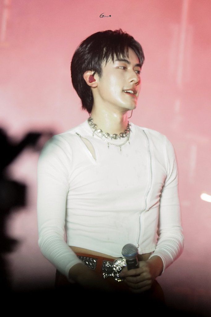6sense_proxie's tweet photo. 250420📸☘️
🌺🩷✨️
#FWDMusicLiveFestxPROXIE
#FWDMusicLiveFest
#PROXIEth #PROXIEGorn
#VIsensepic https://t.co/iGZXBjkLPy