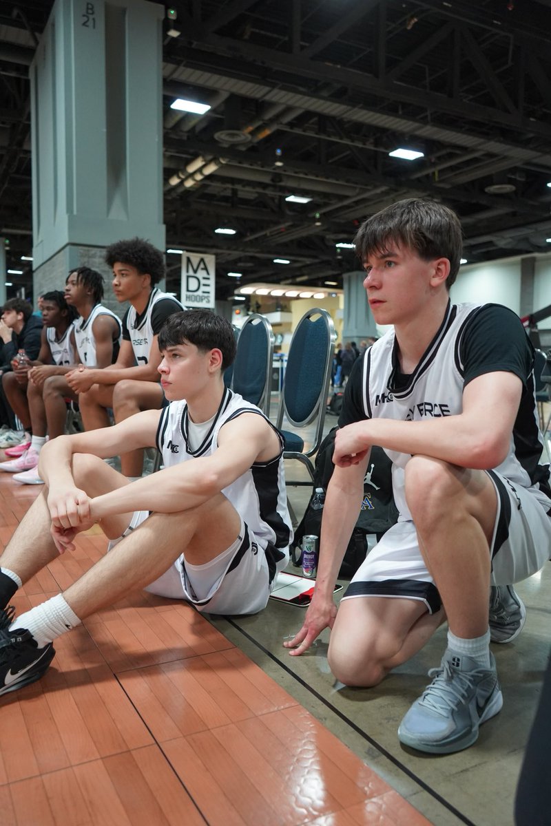 <a href="/jerseyforce_/">@jerseyforce_</a> duo of <a href="/NickRebracca/">Nic Rebracca</a> &amp; Ryan Melniczak got busy on Saturday <a href="/madehoops/">MADE Hoops</a> Spooky Nook. Rebracca 20+ pts including 7 3’s in a loss to City Rocks EYBL, and Melniczak with a 20 &amp; 10 game in a win vs Team Thrill MHC. #theforceway
<a href="/Jeff_Kovner/">Jeff Kovner</a> 
<a href="/BflinnHoops/">Brian Flinn</a> 
<a href="/SMelniczak/">Steve Melniczak</a>