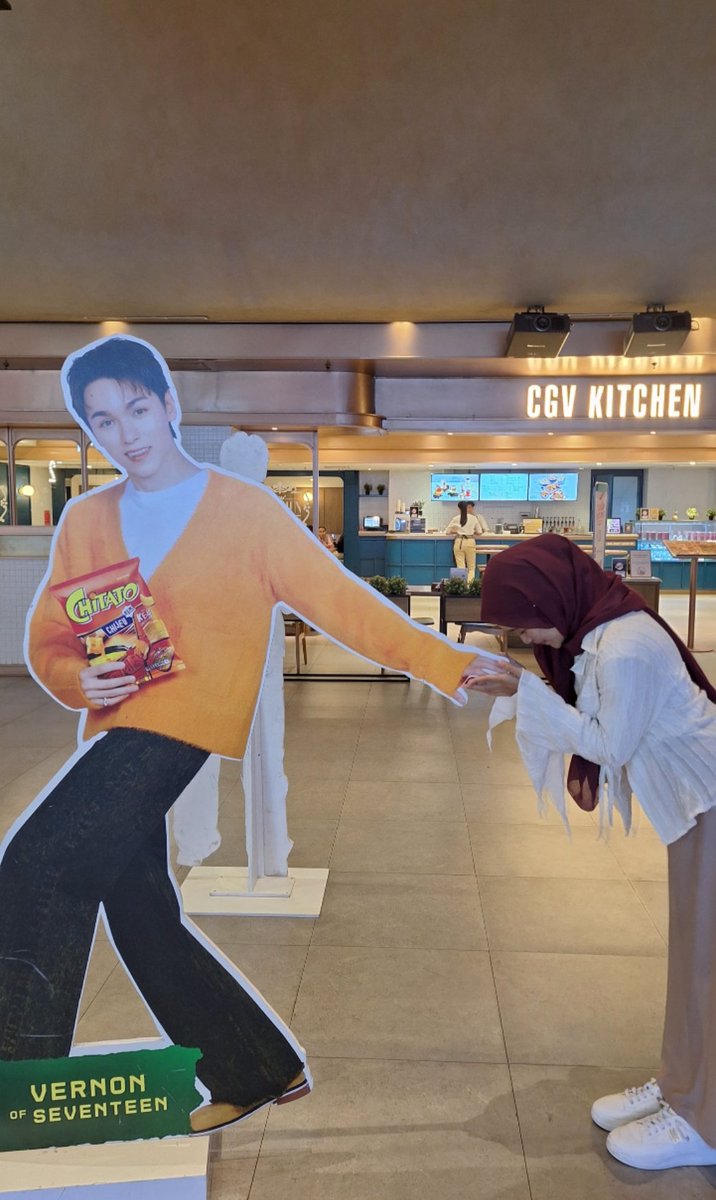 shuacorn's tweet photo. halal bihalal dl sama si vernon 🤭🤍 https://t.co/cgChXLESrR