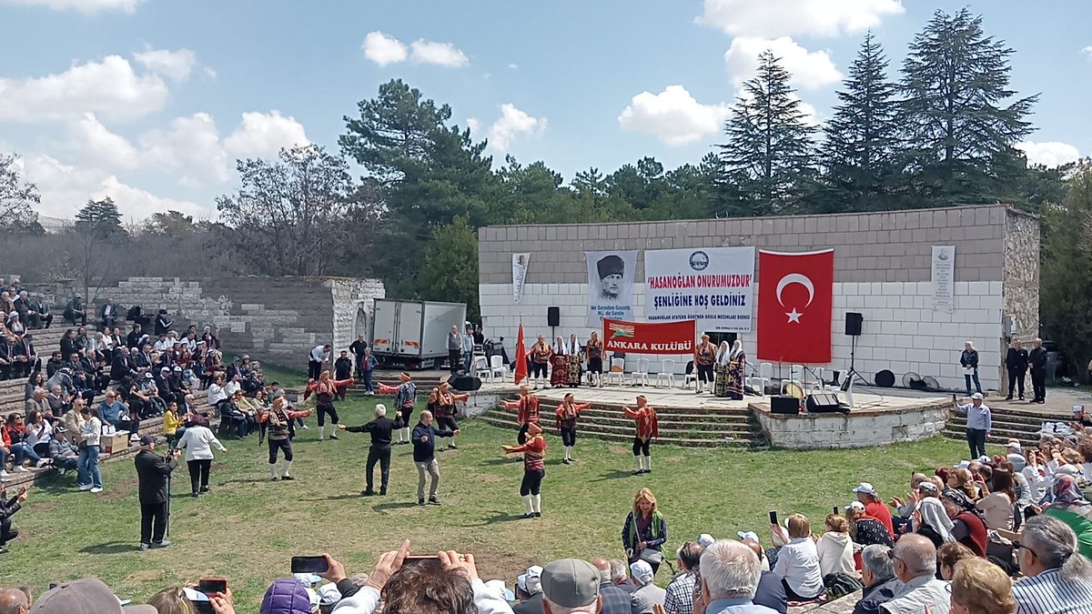Hasanoglann's tweet photo. Köy Enstitülerinin 85. kuruluş yılı, "Hasanoğlan Onurumuzdur" şenliğinde Hasanoğlan Açık Hava Tiyatrosu'nda coşkuyla kutlandı. https://t.co/bgsnDGIhxg