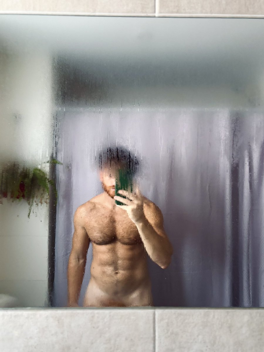 J Ginger tweet media