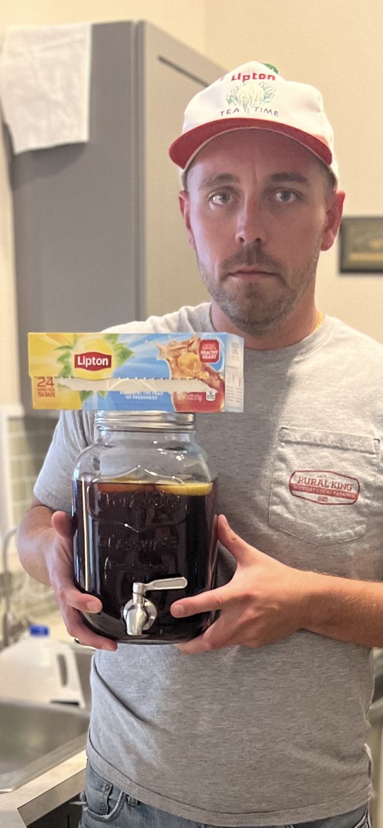 ClugggBuckman's tweet photo. @Lipton first sun brewed tea of the summer. Ft the Lipton hat. https://t.co/GjU5GWCyPa