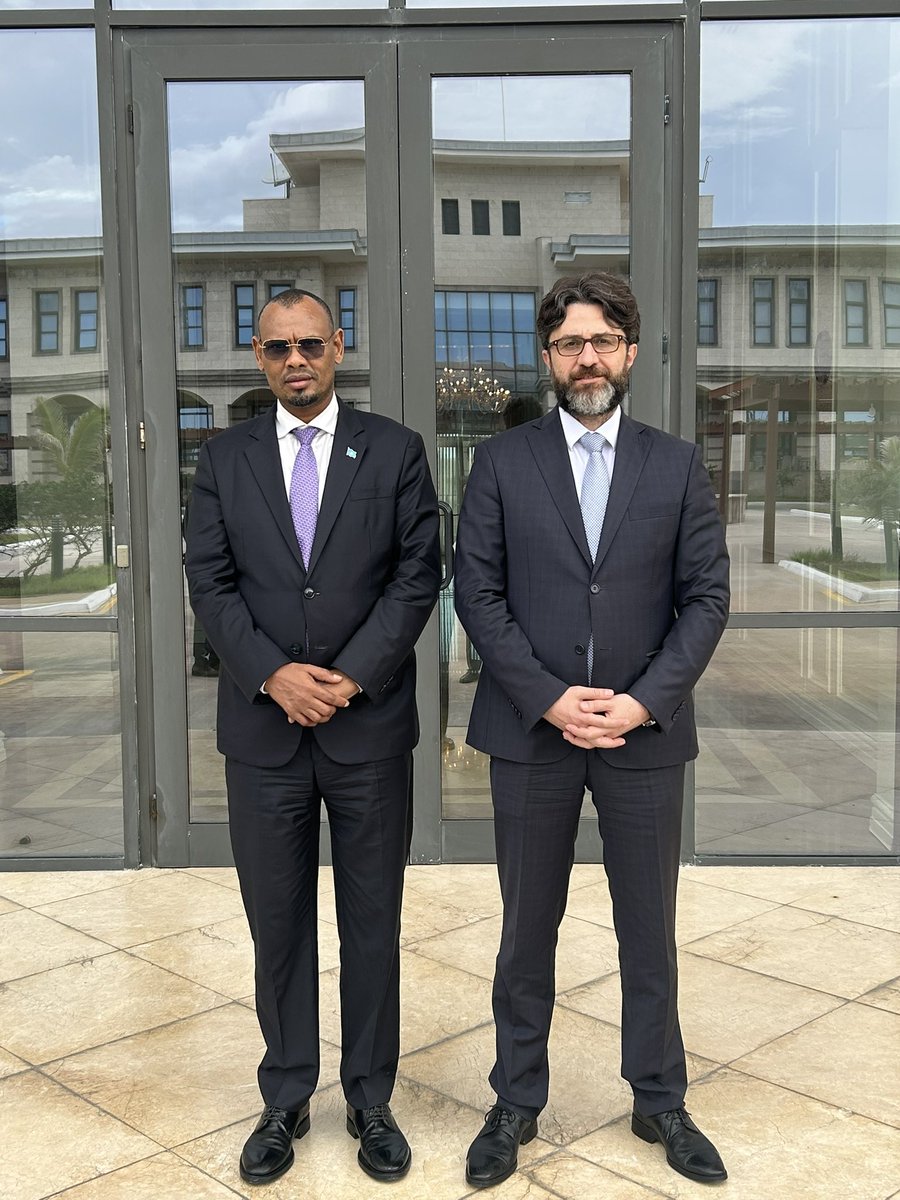 Büyükelçiliğimizde ağırladığımız Somali Hayvancılık, Ormancılık ve Meralar Bakanı Sayın <a href="/HassanEeley/">Hassan Hussein Mohamed</a> ile ikili iş birliğimizi ele almaktan memnuniyet duyduk. Görüşmemizde, kardeş Somali’ye her alanda desteğimizi sürdüreceğimizi vurguladık. 🇹🇷🇸🇴

We were pleased to discuss our
