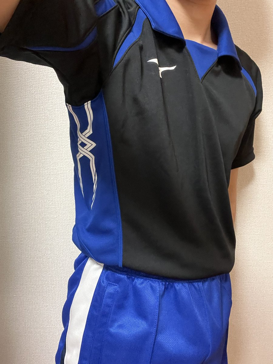 新しいユニ買った！
MCライン！
襟付き！