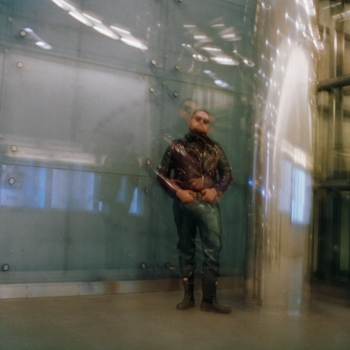Rubber Cullen (@rubber_cullen) on Twitter photo Blurred lines, sharp vibes. ✨️
Jacket: <a href="/inner9/">Inner Sanctum Latex</a>
Jeans: <a href="/LatexFashionDe/">Latex Fashion Design</a>
📷 by glossy.grain (IG)
#latex Blurred lines, sharp vibes. ✨️
Jacket: <a href="/inner9/">Inner Sanctum Latex</a>
Jeans: <a href="/LatexFashionDe/">Latex Fashion Design</a>
📷 by glossy.grain (IG)
#latex