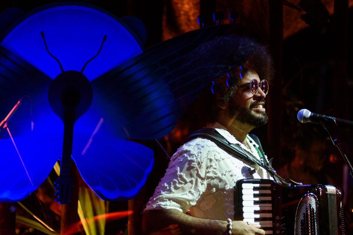 FestivalSunset_'s tweet photo. clicks de ontem: @Mestrinho8  convida @marianaaydar  Muito xote, romance no ar e teve até quadrilha na plateia! 📸: @rogeriovkruger #SunsetRioInstrumental #Mestrinho #MarianaAydar https://t.co/mdZzR57n25