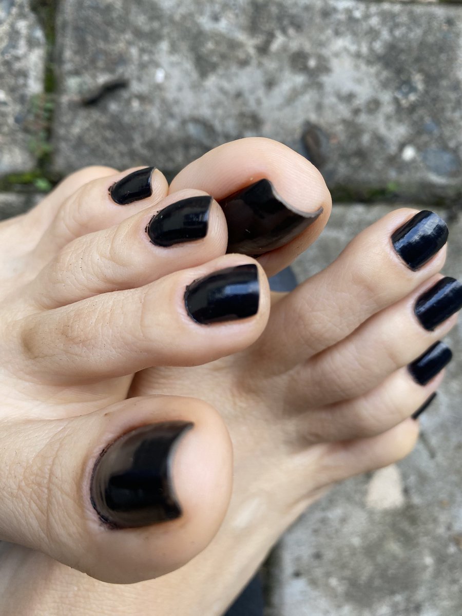 SrtDess's tweet photo. If you want to see MUCH more 👇🏻

https://t.co/z1fEh6mdBt
.
.
#podo  #longnails #longtoes #redsoles #nails #feet https://t.co/zNXy6I4Dw3