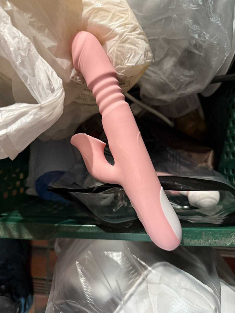 お店のあるマンションのゴミ捨て場にゴミを捨てに行ったら、こんな物が捨ててあった（笑）