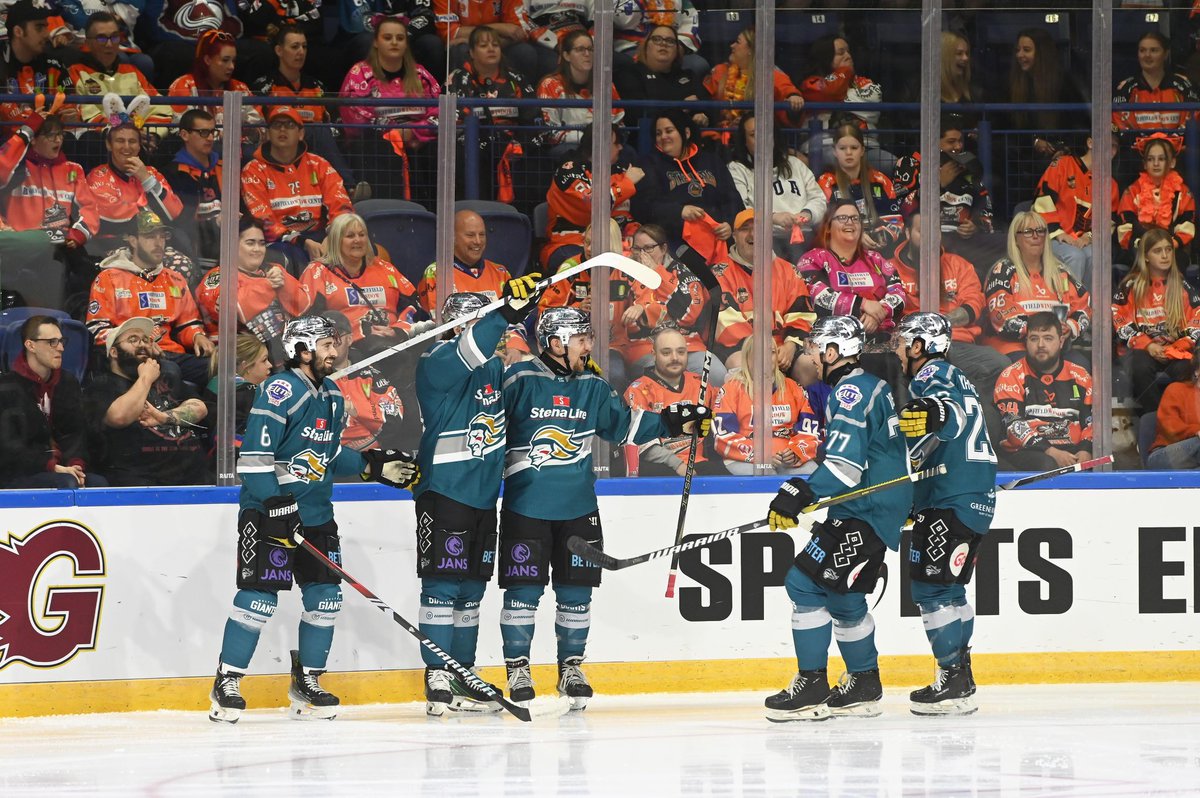 officialEIHL's tweet photo. Third Place 🥉 

The @BelfastGiants beat the @steelershockey 8-7 to claim third place. https://t.co/n60X2Jw6Sv