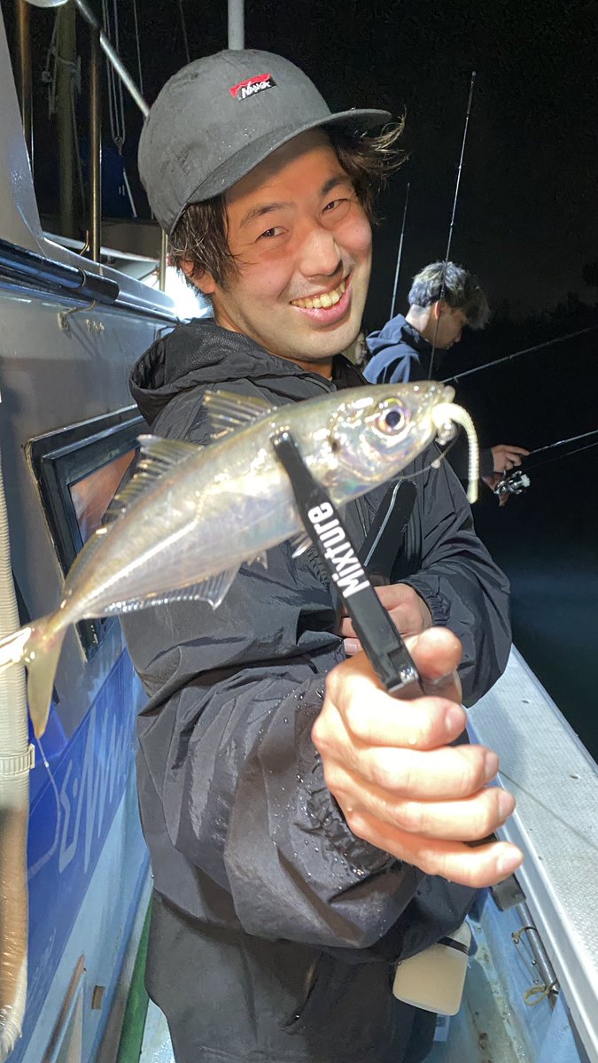 hayama61's tweet photo. 初のボートアジングイベント🐟🐟
食いが渋い中でしたが、終始和やかなムードで最後まで頑張って下さいました。

講師で乗ってくださったZeake近藤さん、カナさんありがとうございました。

イベント協賛くださったメーカー様
#ANGLERS_jp  #varivas  #zeake #xesta 
#bluestorm 
 
またやりたいですね https://t.co/Qe8vkJDT2P