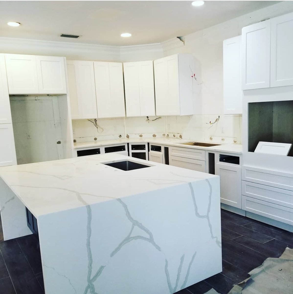 elegantgranite_'s tweet photo. Looking for custom stone designs? Our family-owned business has been crafting unique countertops since 2006! Visit our portfolio here: https://t.co/ou1ItKSq9O 🏠✨ #CustomDesigns #StoneCountertops #HomeDecor https://t.co/1bYmV0ueU8