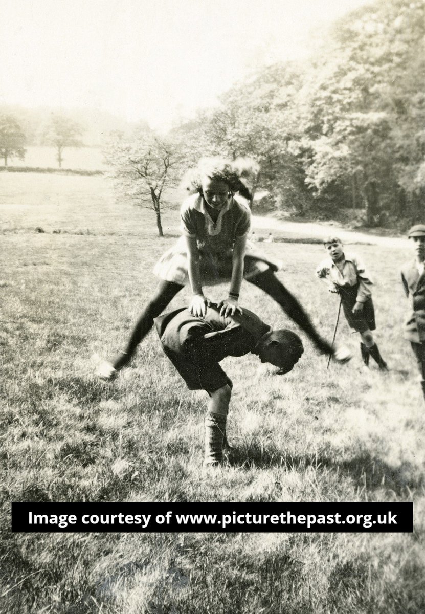 DerbyshireDRO's tweet image. Have you ever seen such an excellent example of how to play leapfrog? These are children from Long Eaton National School, having fun in the sun during a school outing to Beacon Hill in 1930. 

#FunAndGames #Archive30
