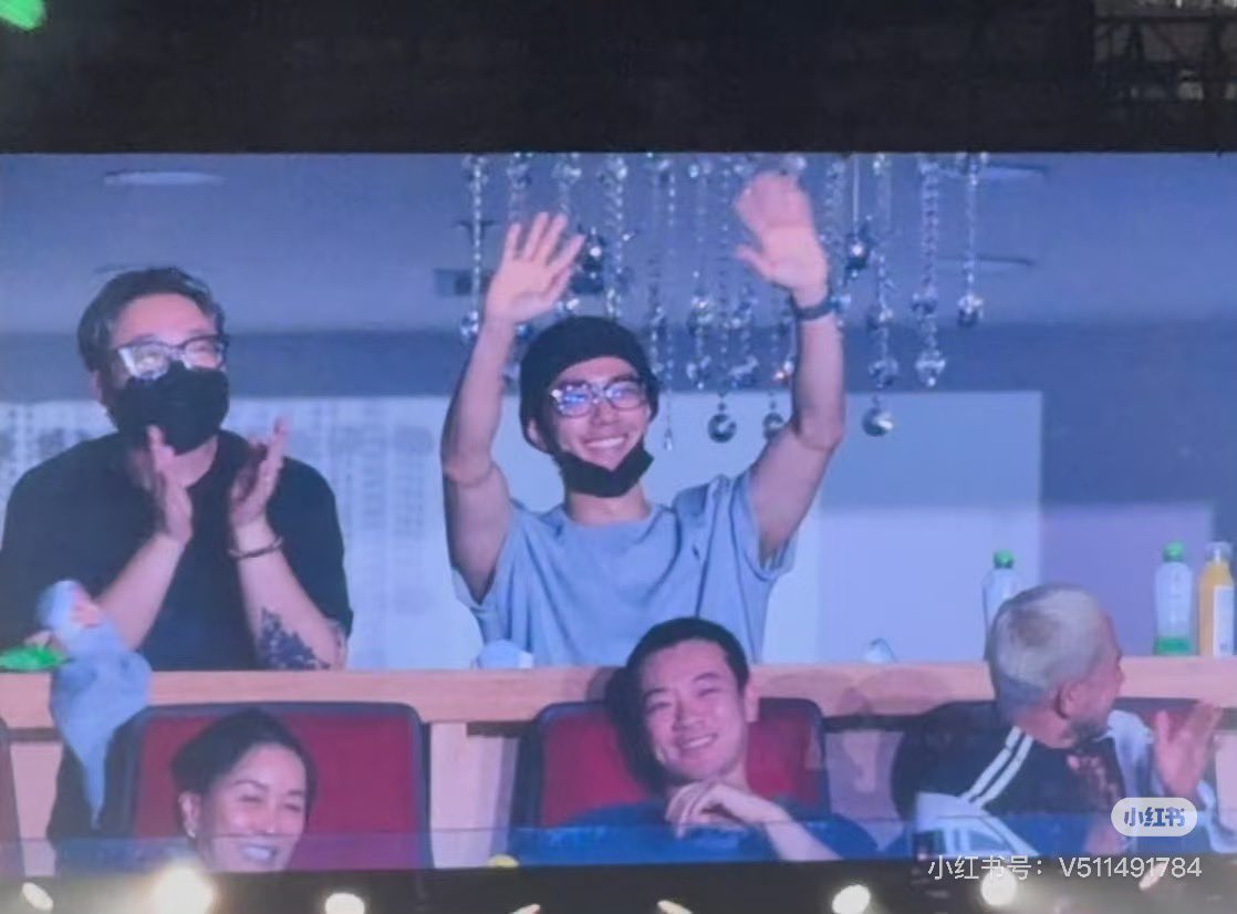 Nanpaphat11's tweet photo. พี่จ้านไปคอนเสิร์ตคุณหลี่เจี้ยน น่ารักมากกกกกก กล้องจับพี่สุ���หล่อ https://t.co/ffR2z7QyAY