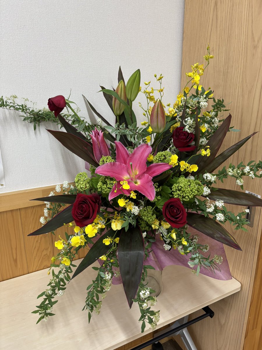 mana_method's tweet photo. 望みを妨げている
無意識の影響を解消する
①「家系の影響」を解消するワークショップでした！

毎回、ワークをする方のためにお花をいけます！
今日のお花は
こちらです✨ https://t.co/OSiuZf3ZVm
