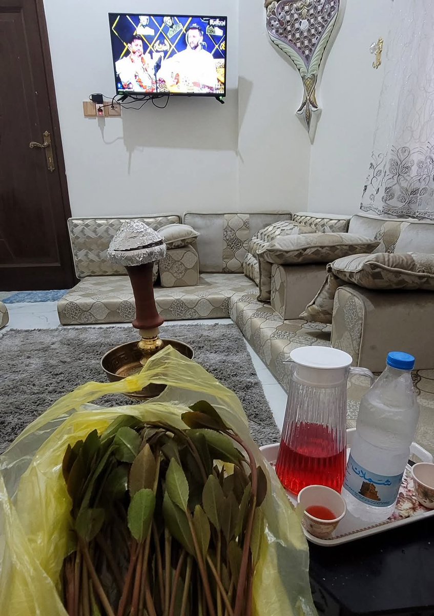 "لَا تَنْتَظِرِي مَنْ يُتَوِّجُكِ مَلِكَةً، ضَعِي التَّاجَ بِنَفْسِكِ وَاحْكُمِي مَمْلَكَةَ احْلَامِكِ."💗👑✨⚜️