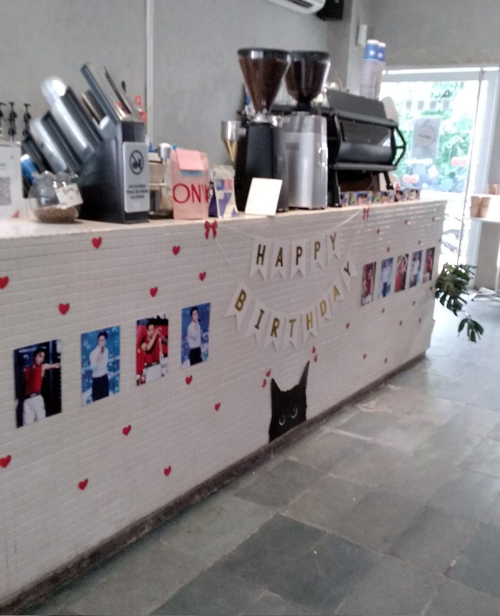 lockedcarnival's tweet photo. Hihihi SERU SEKALI WALAU BLOK M-TEBET-BLOK M🥰 nyaris numpahin minum semeja grgr kesenggol. DAN KUKU GUE JATOH DI ESKALATOR SIALAN. But im so happy🥰💃🎉 Happy birthday ganteng💙

@c__lovr 
#DearJay #HappyJayDay #CherriesToJay #JayBirthdayEvent https://t.co/0RRmgSHUzQ
