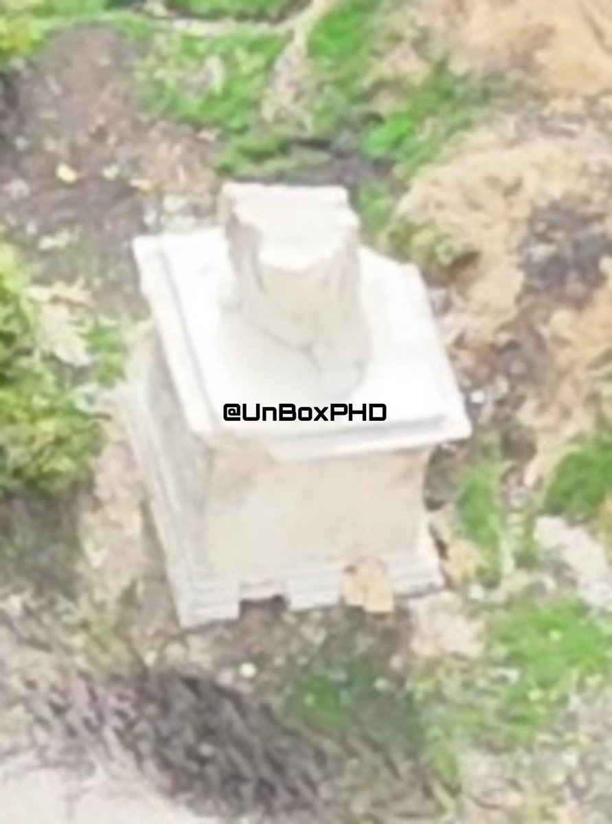 MCUFilmNews's tweet photo. First look at the mysterious statues spotted on the set of 'AVENGERS: DOOMSDAY'.

(📸: @UnBoxPHD) https://t.co/8L4YJvDTZ6