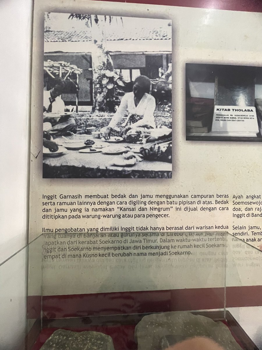 narinaaf_'s tweet photo. Di-story instagram aku posting cerita Inggit garnasih yg bucin bgt ke Soekarno.

Sakit hati sih, udh rela ninggalin kehidupan mewahnya sama saudagar kaya, dia malah lebih milih Soekarno yg masih mahasiswa.

Udah gitu ditinggalin lg akhirnya 😔 https://t.co/Ax2rmwaRdH