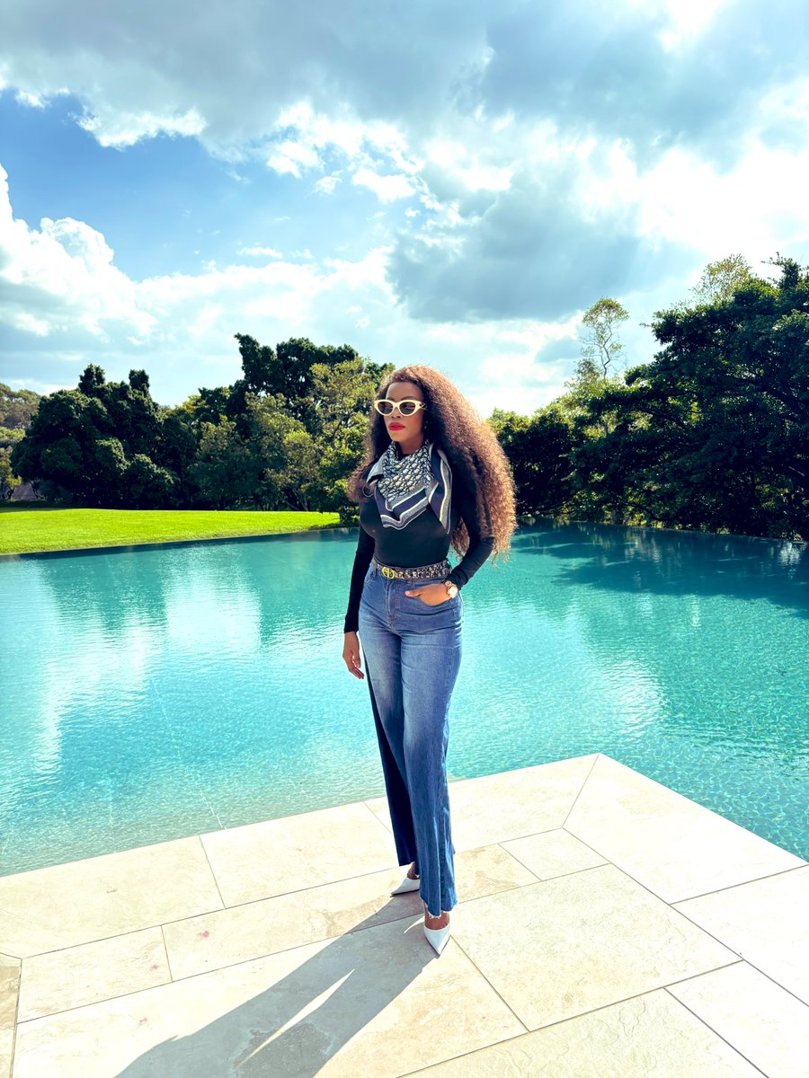 We are outside ✨

Happy Easter Folks !