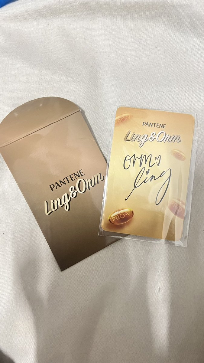 Clothing25's tweet photo. ส่งต่อ #Photocard รูปโมเมนต์น่ารักๆของ #หลิงออม เป็น Limited Edition ของ Pantene มีลายเซ็นพร้อมด้านหลัง 

ขออนุญาตลงส่งต่อนะคะ
300.- รวมส่ง (เนื่องจากเค้าไม่ได้เป็นแม่ๆของหลิงออม 🥲) https://t.co/H8sJsN9dks