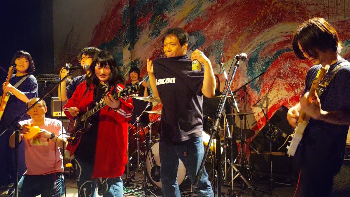 noramitsu666's tweet photo. 堺ファンダンゴでのライブ『Port Base #0420』でした🎵
いつものファンダンゴで見る皆さんのライブ本当に楽しかったです🤣
トリの福もいつもと違う無茶苦茶なライブで面白可笑しかったです最高👍🏻
#MuddyJackets #サコーンズ #トラッシュ山省 #Bacon #福 https://t.co/TJKGWaD6LH