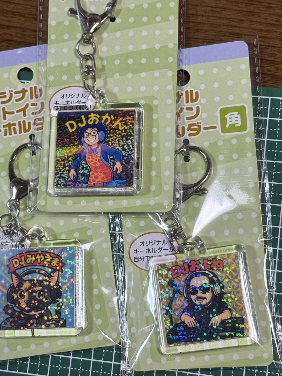 Tiktok 動画でバズってる #ビックリマンシール 風のステッカーと