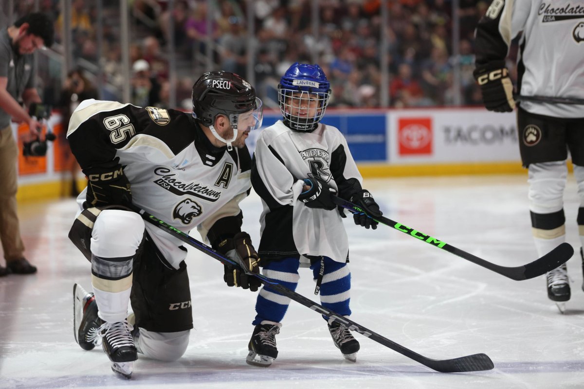 TheCalderTimes's tweet photo. In their regular season finale, @TheHersheyBears dressed the next generation of young players and celebrated veteran Garrett Roe in his final AHL regular season game. @cswa11 has more!  https://t.co/asrRlCtKkN https://t.co/nTX7BJxCXJ