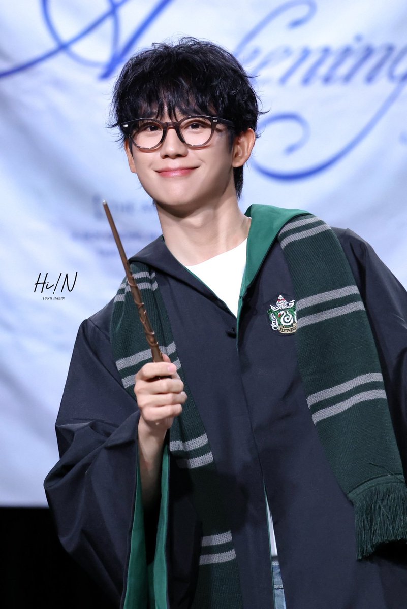 Richa3529561's tweet photo. Mysterious 🔥
Now give me a suspense thriller, action drama with these get up as a "Villain" completely negative character 🚩
@ActorHaein @FNC_ACTOR @FNC_ENT
#JungHaeIn https://t.co/bstUUVV0A7