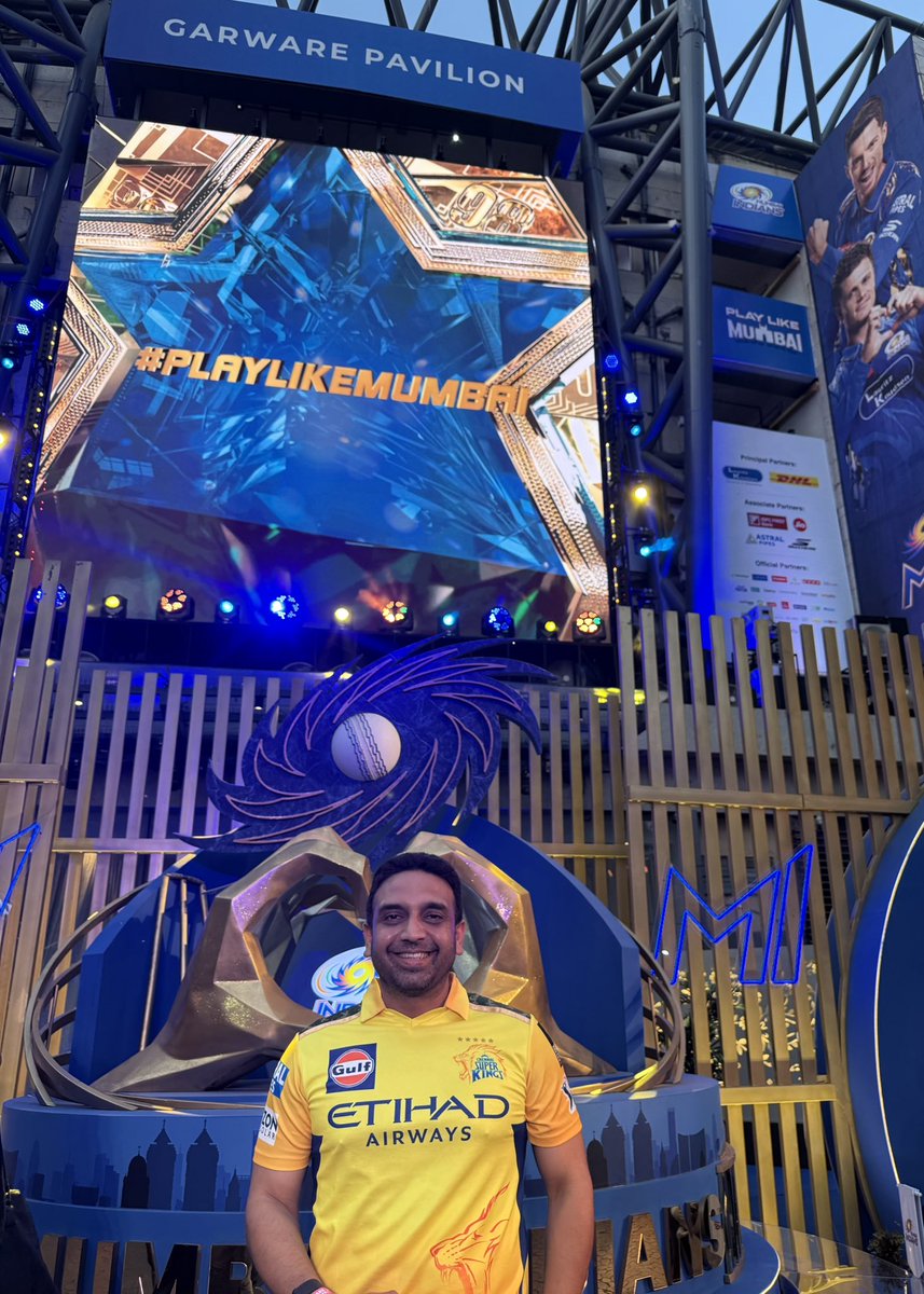 KunalSarangi's tweet photo. तेरी जीत में भी तेरे साथ, तेरी हार में भी तेरे साथ
तेरे टॉप पर भी तेरे साथ, तेरे न होने पर भी तेरे साथ- KS
#Johar Mumbai! We like you but LOVE our HERO #MSD
#msd4ever #dhoni #csk #cskvsmi
#msdhoni𓃵
जय झारखंड! @msdhoni @cricketjsca https://t.co/LE6xIz1eVC