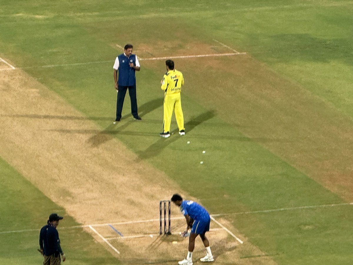 KunalSarangi's tweet photo. तेरी जीत में भी तेरे साथ, तेरी हार में भी तेरे साथ
तेरे टॉप पर भी तेरे साथ, तेरे न होने पर भी तेरे साथ- KS
#Johar Mumbai! We like you but LOVE our HERO #MSD
#msd4ever #dhoni #csk #cskvsmi
#msdhoni𓃵
जय झारखंड! @msdhoni @cricketjsca https://t.co/LE6xIz1eVC