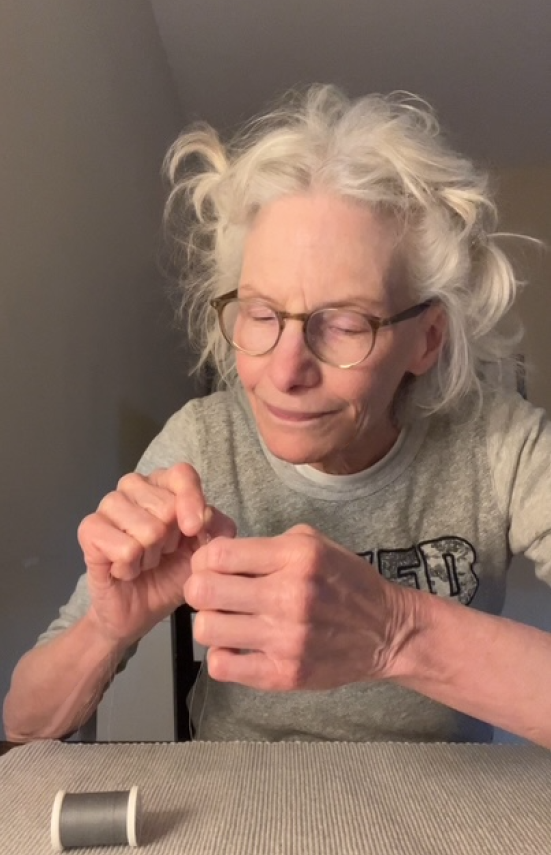 alicehattan's tweet photo. threading a needle 𓈒𓏸𓍯 https://t.co/tNukvWM00M