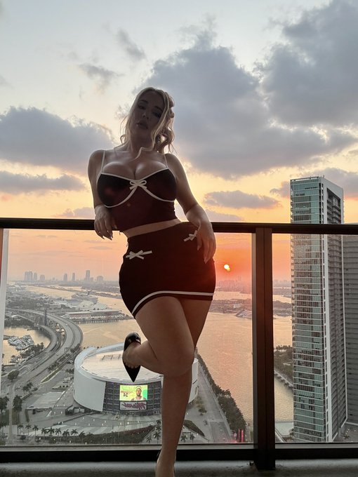 1 pic. Tailored 🖤 https://t.co/nj0c8N3A1t