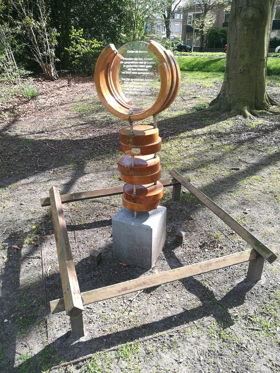 Houtkunstenaar's tweet photo. Sculptuur in lentezon https://t.co/qwUKaFu1GX