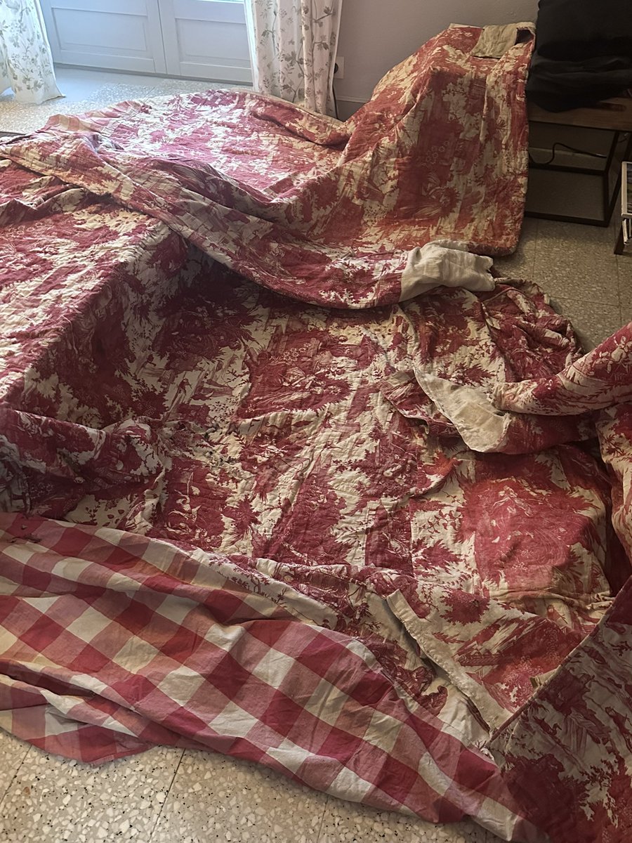 hoof39114734's tweet photo. When you buy the best 18th century french textiles. #southoffrance #barjac #thebiddingroom https://t.co/gEOIziKpRg
