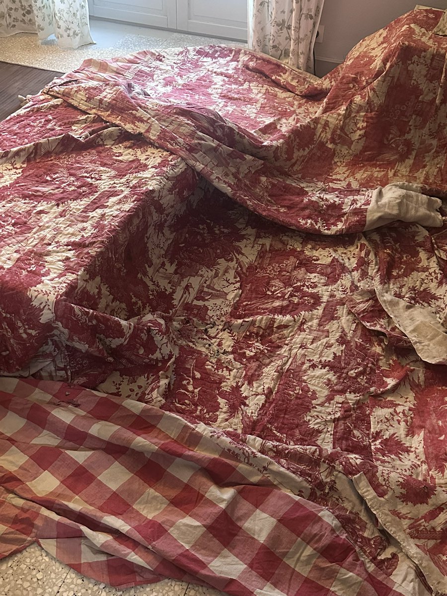 hoof39114734's tweet photo. When you buy the best 18th century french textiles. #southoffrance #barjac #thebiddingroom https://t.co/gEOIziKpRg